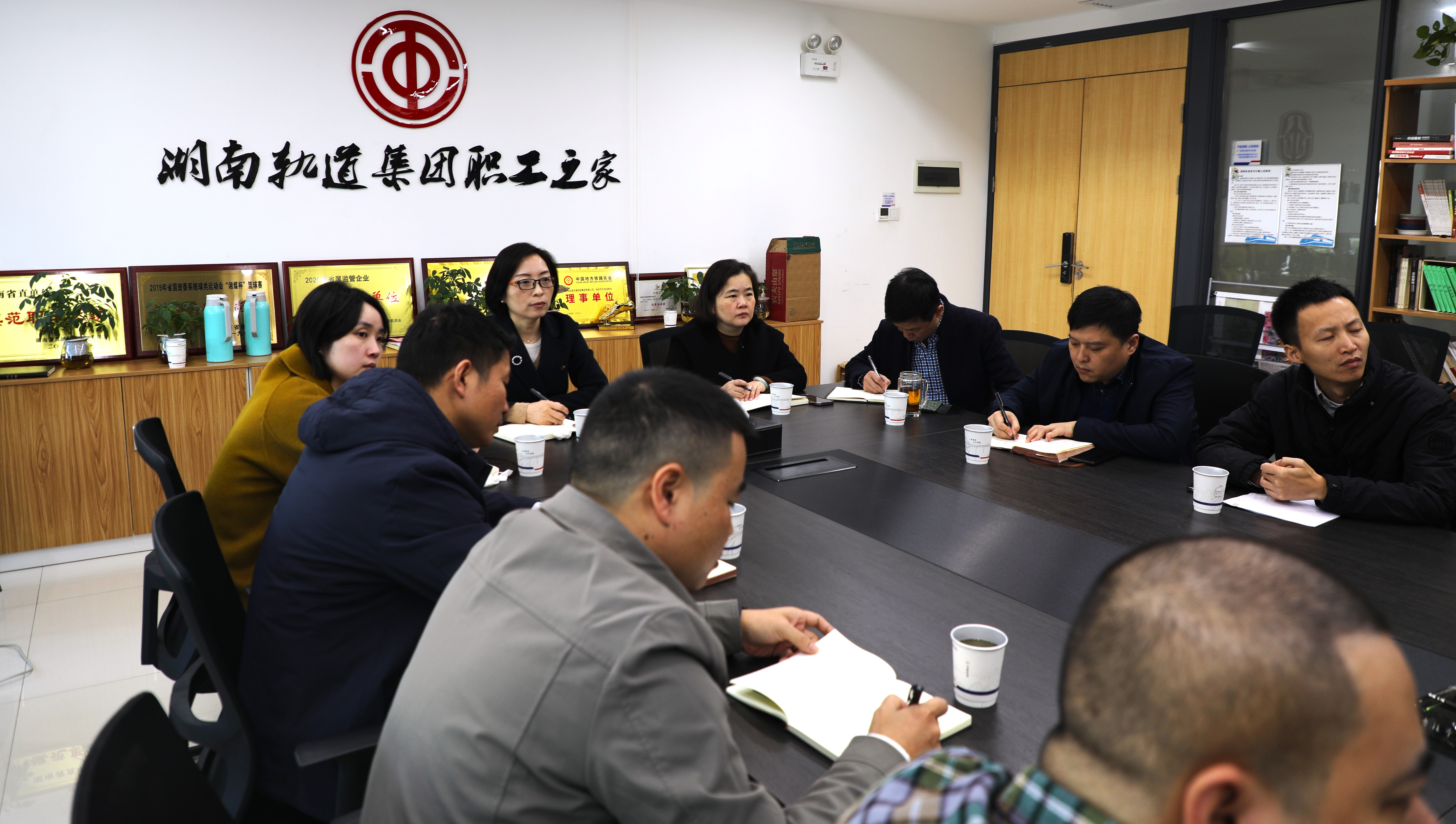 威廉希尔足球官网集团工会组织集中观看“学习贯彻中国工会十八大精神”专题辅导报告2.jpg