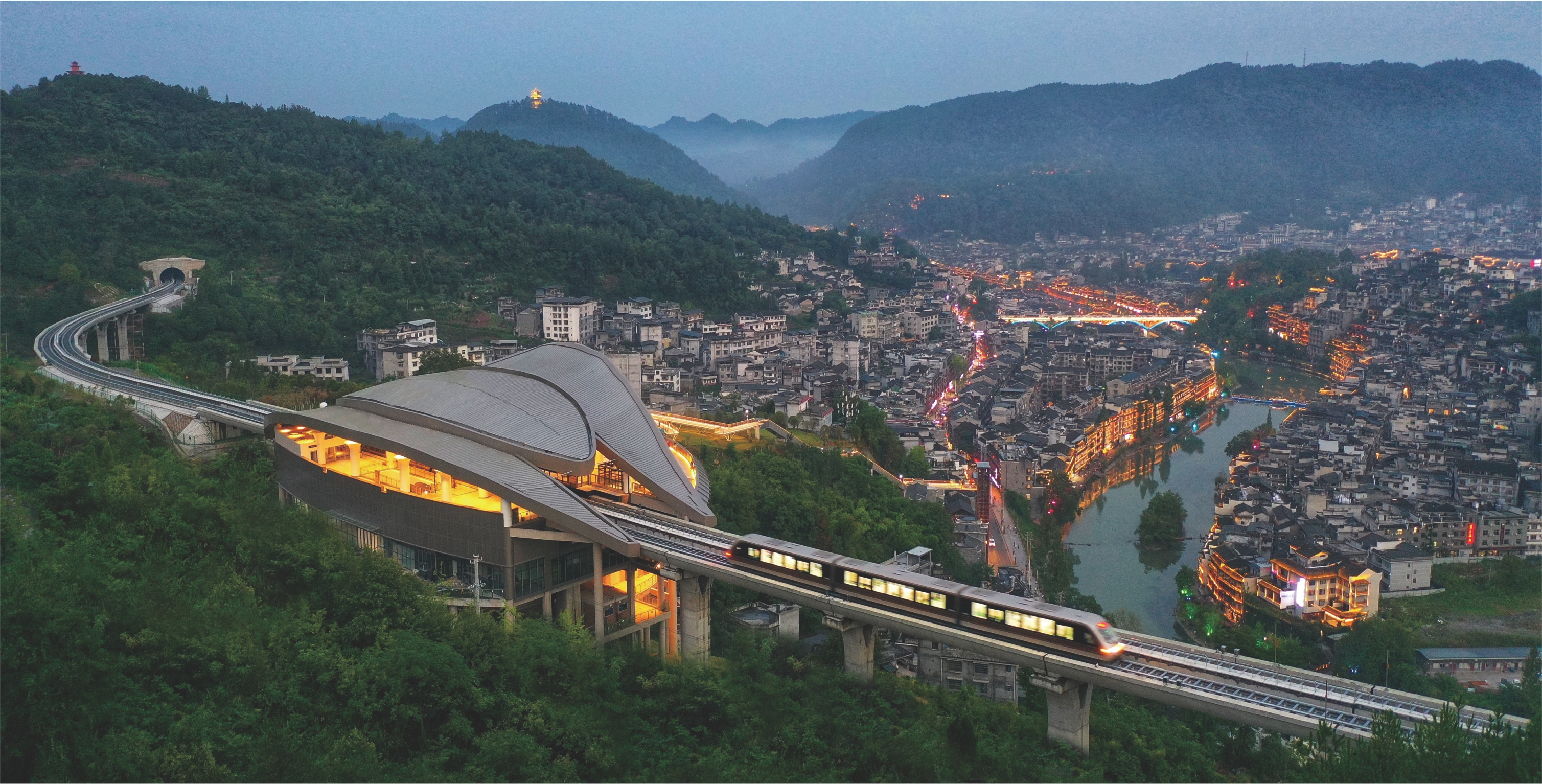 凤凰磁浮文旅观光线路.jpg